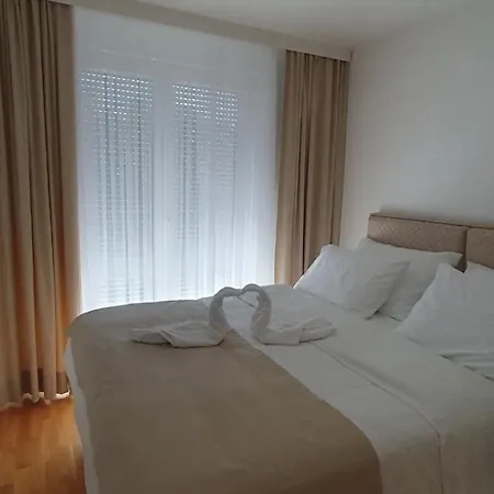 Lux * Tuzla